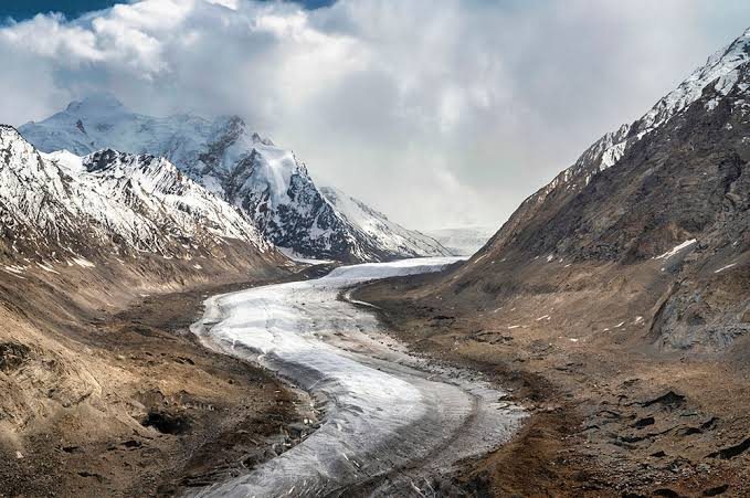 The frozen Zanskar river winding through its canyon